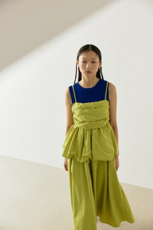 【PLUS】ギャザービスチェフェイクレイヤードワンピ