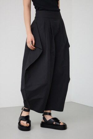 【PLUS】デフォルメーションコクーンパンツ