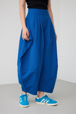 【PLUS】デフォルメーションコクーンパンツ