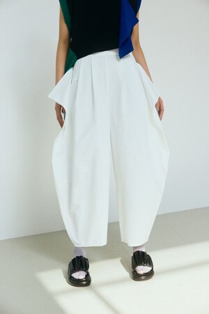 【PLUS】デフォルメーションコクーンパンツ