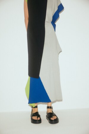 【PLUS】タックドレープニットスカート