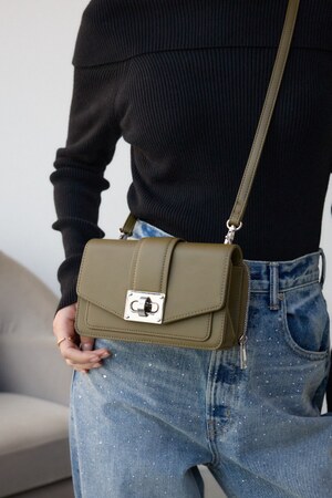 ターンロックフラップウォレットバッグ