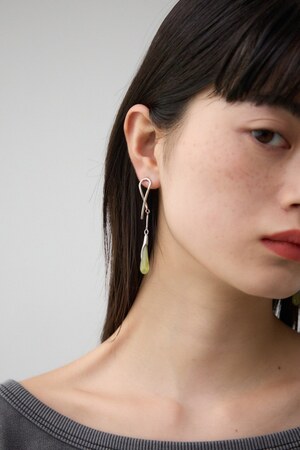ドロップシェイプドアクリルピアス