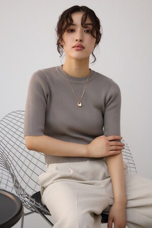 ハーフスリーブクルーネックリブトップス