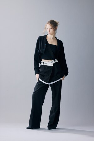 【PLUS】ワンショルダーレイヤードパンツ