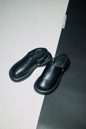 【PLUS】ボリュームソールバックストラップサボ