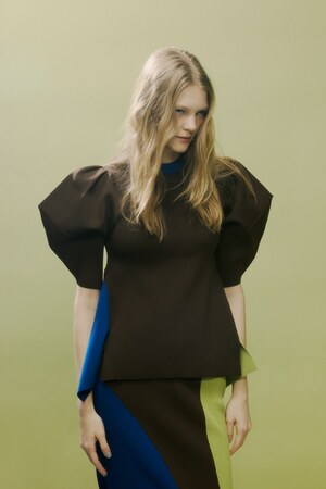 【PLUS】イレギュラーヘムニットトップス