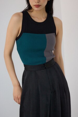 【PLUS】カップ付きバイカラーニットタンクトップ