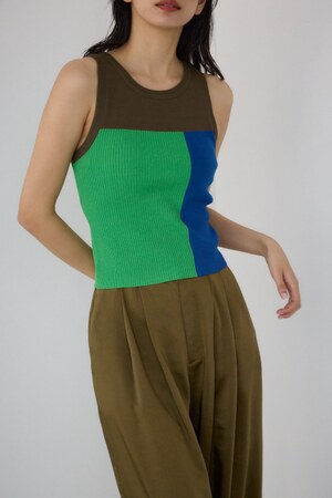 【PLUS】カップ付きバイカラーニットタンクトップ