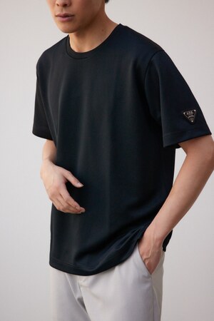 ロゴプレートポンチクルーネックTシャツ