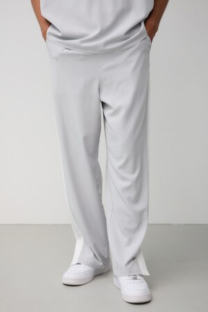 スリットラインパンツ