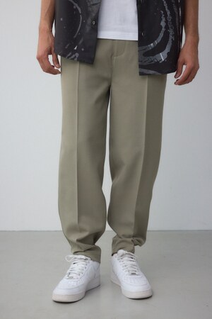 タックテーパードスラックス