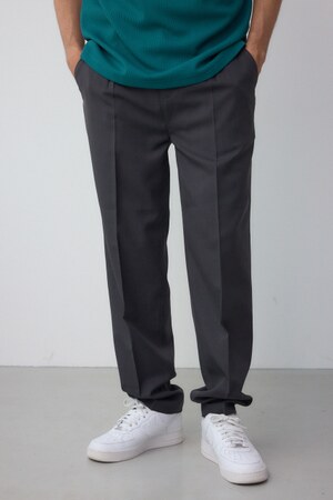 タックテーパードスラックス