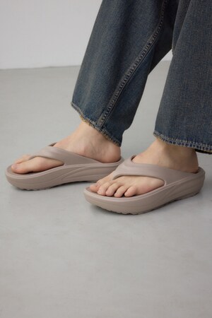 ラクフィールプラットフォームトングサンダル