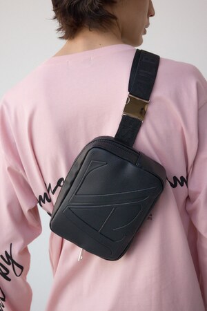 ロゴエンボスボディバッグ