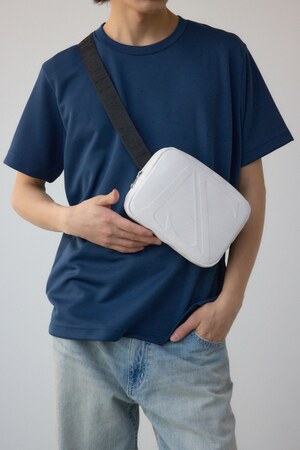 ロゴエンボスボディバッグ