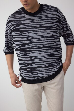 ゼブラ総柄ニット