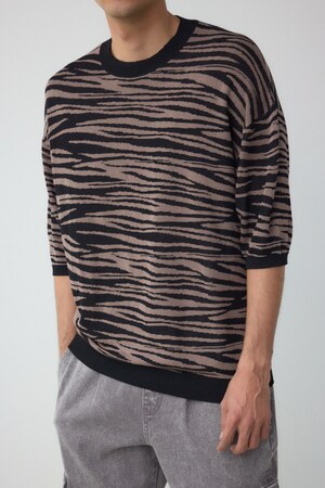 ゼブラ総柄ニット