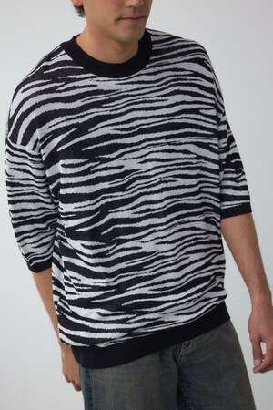 ゼブラ総柄ニット