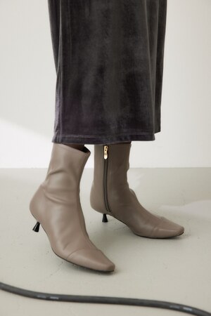 キトゥンヒールショートブーツ