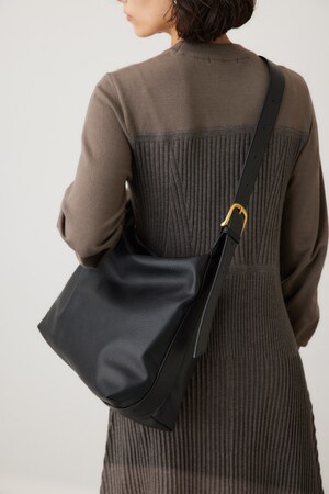 バックルスクエアショルダーバッグ