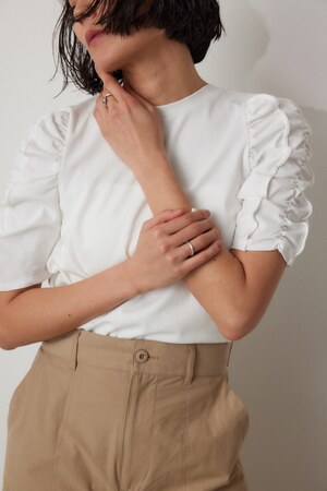 ボリュームパフスリーブプルオーバー