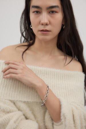 オフショルダーシャギーラメニット