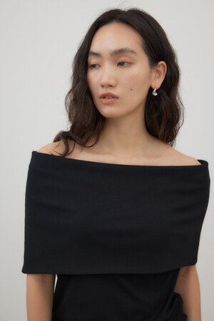 オフショルダープルオーバー