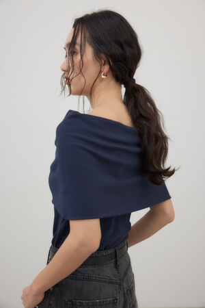 オフショルダープルオーバー