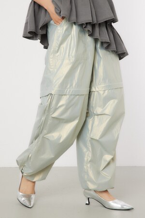 メタリックパラシュートパンツ