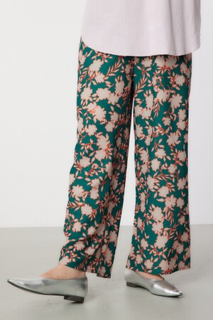 Variation リラックスパンツ