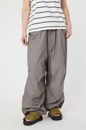 サスペンダー付きオーバーパンツ