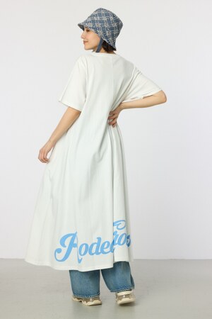 Vネックスクリプトロゴマキシワンピース