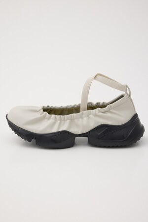 バレエスニーカー