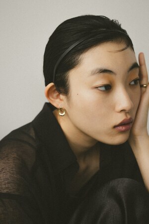 ミニマルフェイクレザーカチューシャ