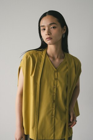 チョーカーネックフレアブラウス