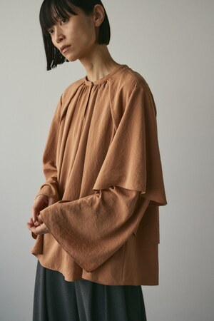 フリルレイヤーブラウス