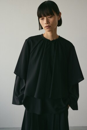 フリルレイヤーブラウス