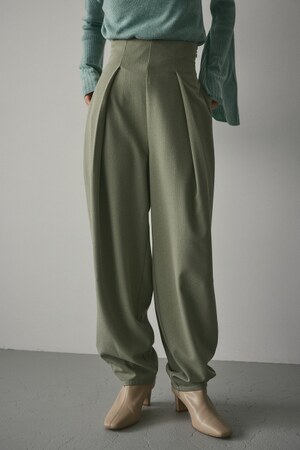 バックオープンフォルムパンツ