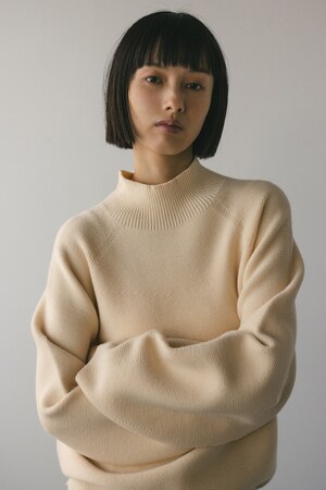 シームレスフォルムニットトップ