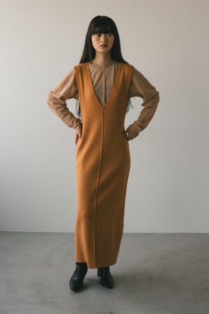 バックディティールニットワンピース