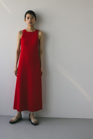 エプロンニットワンピース