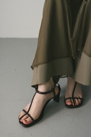 ナローストラップサンダル