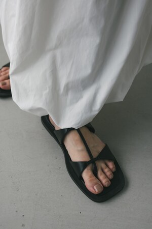 ダブルストラップフラットサンダル