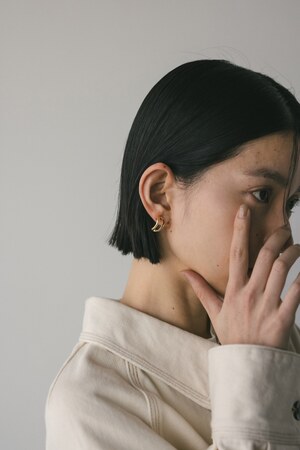 カーブラインピアス