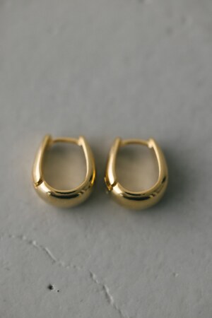 フラップフープピアス