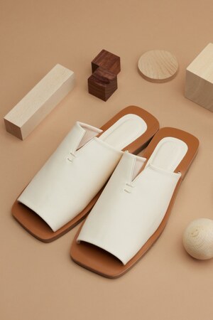 y/m | スリットフラットサンダル (サンダル ) |SHEL'TTER WEBSTORE